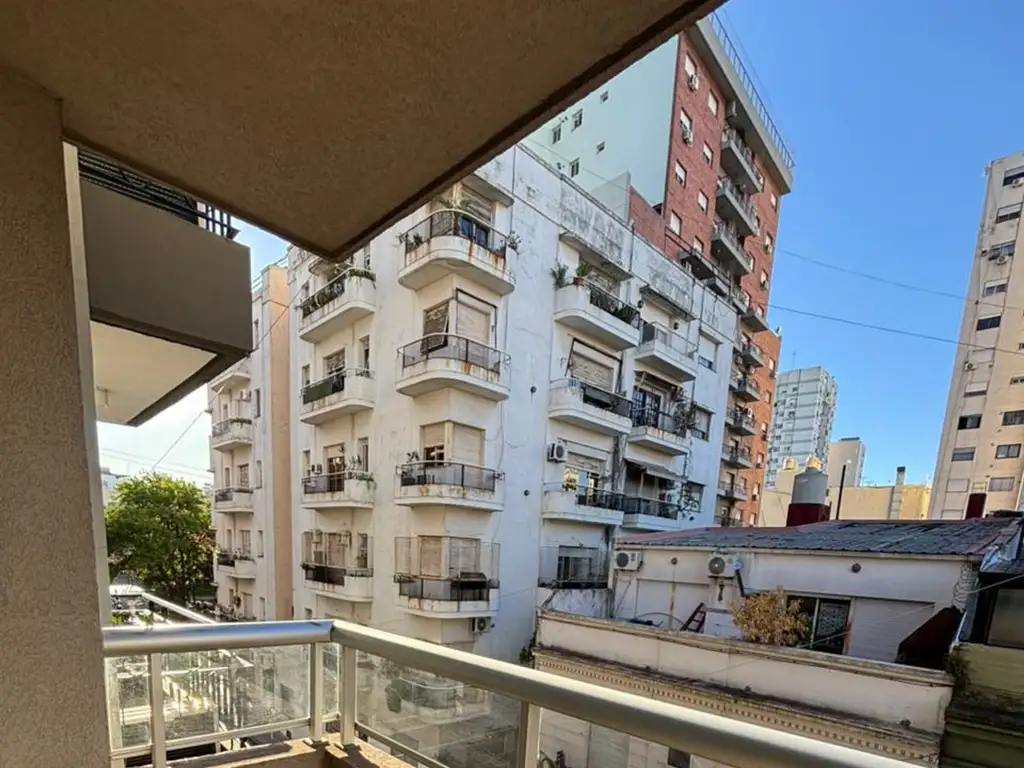 Monoambiente con balcón