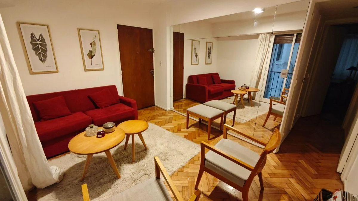 1 dormitorio con parquet
