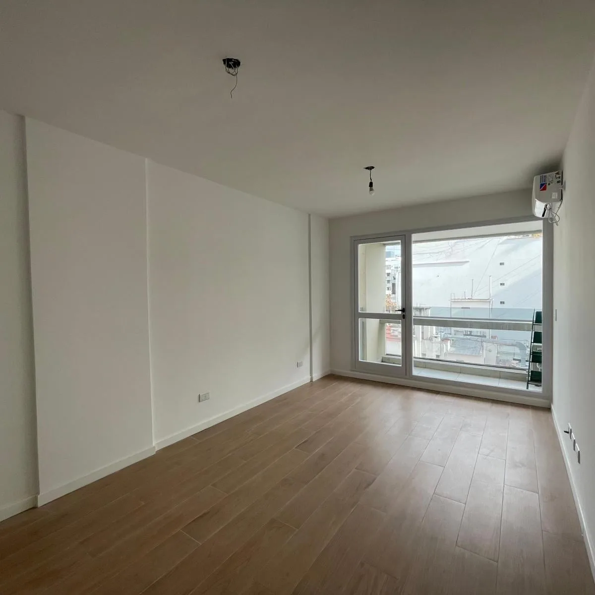 Monoambiente con balcón y amenities