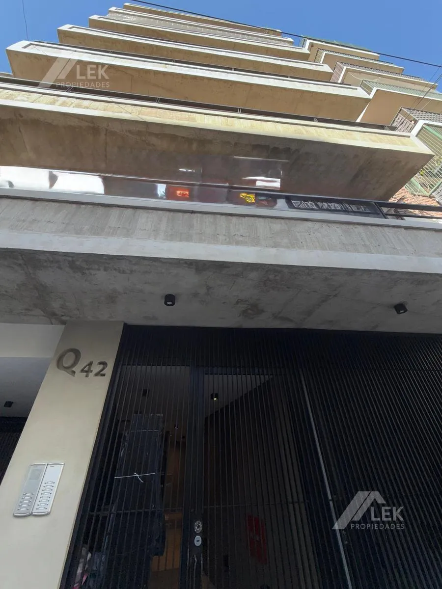 Monoambiente con balcón y amenities