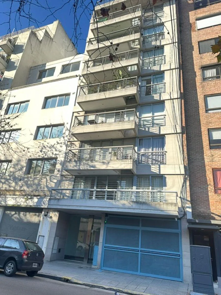 2 ambientes contrafrente con balcón