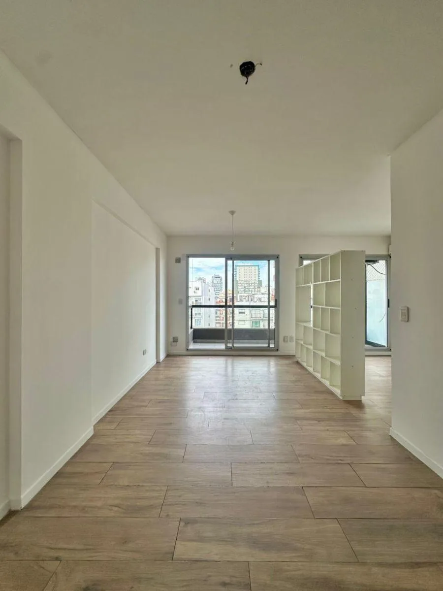 Ambiente con balcón en Villa Crespo