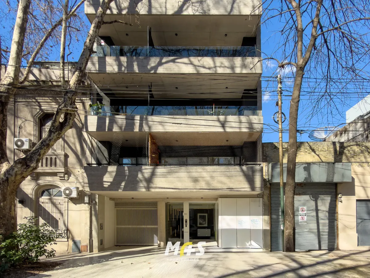 Departamento con balcón aterrazado