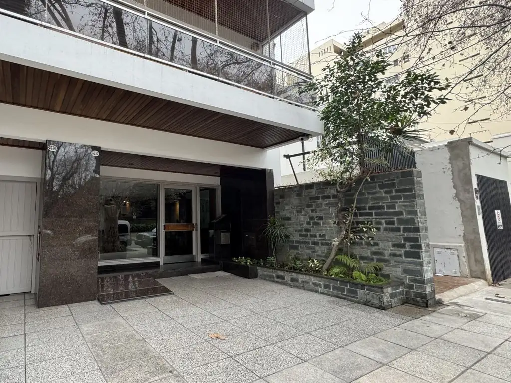 Departamento con balcón en Belgrano R