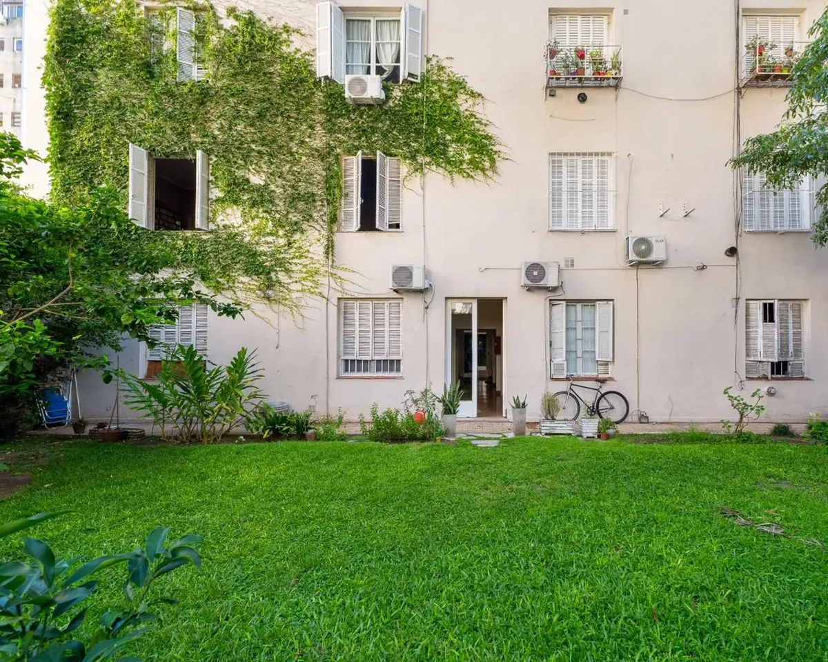 Planta baja con patio en Belgrano