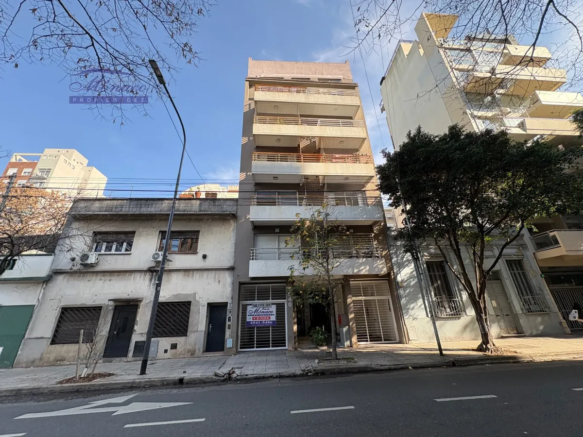 Amplio 1 Amb Planta Baja Con Patio.-
