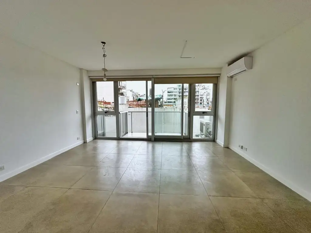Monoambiente con balcón y pileta