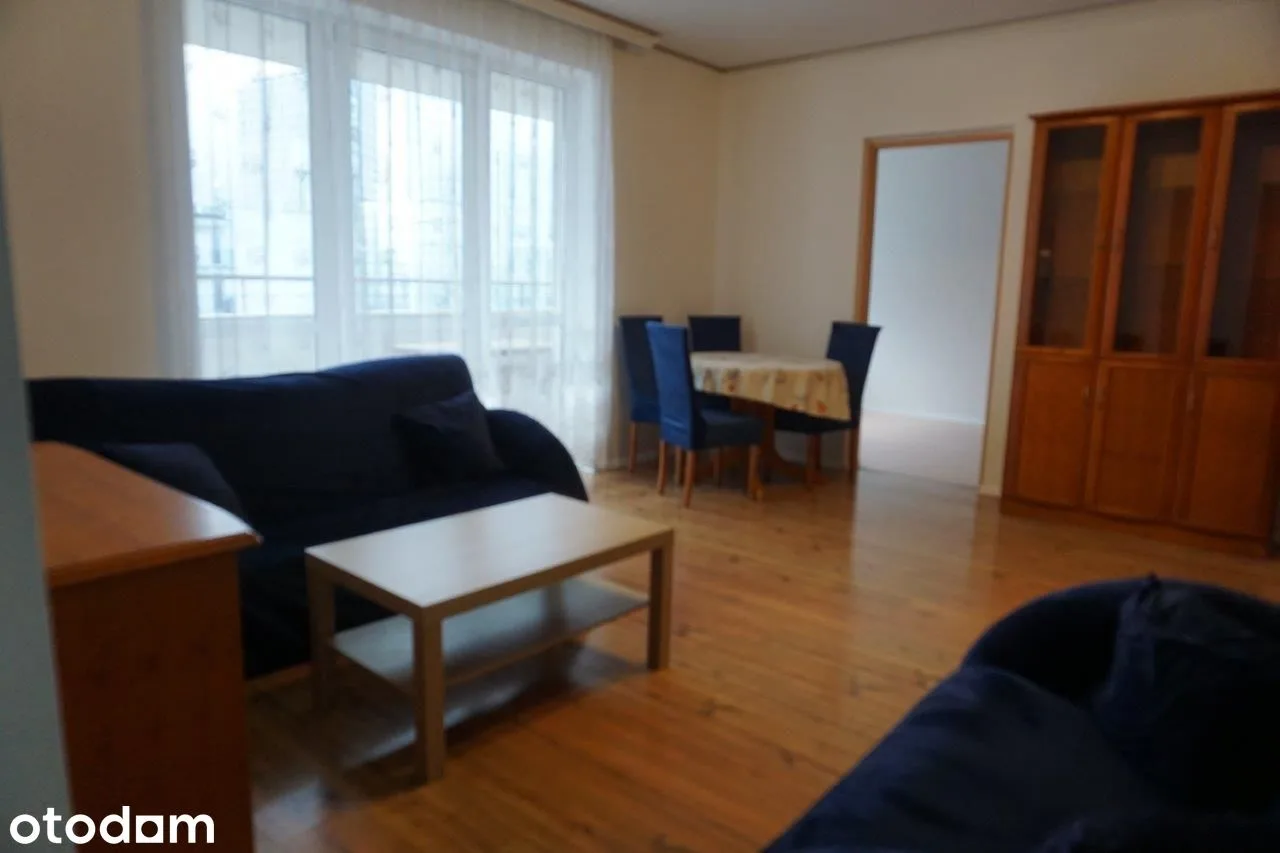 45 m², 2 pokoje, metro blisko