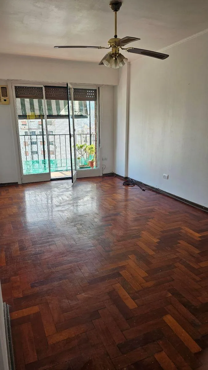 Piso 12 con balcón y vista
