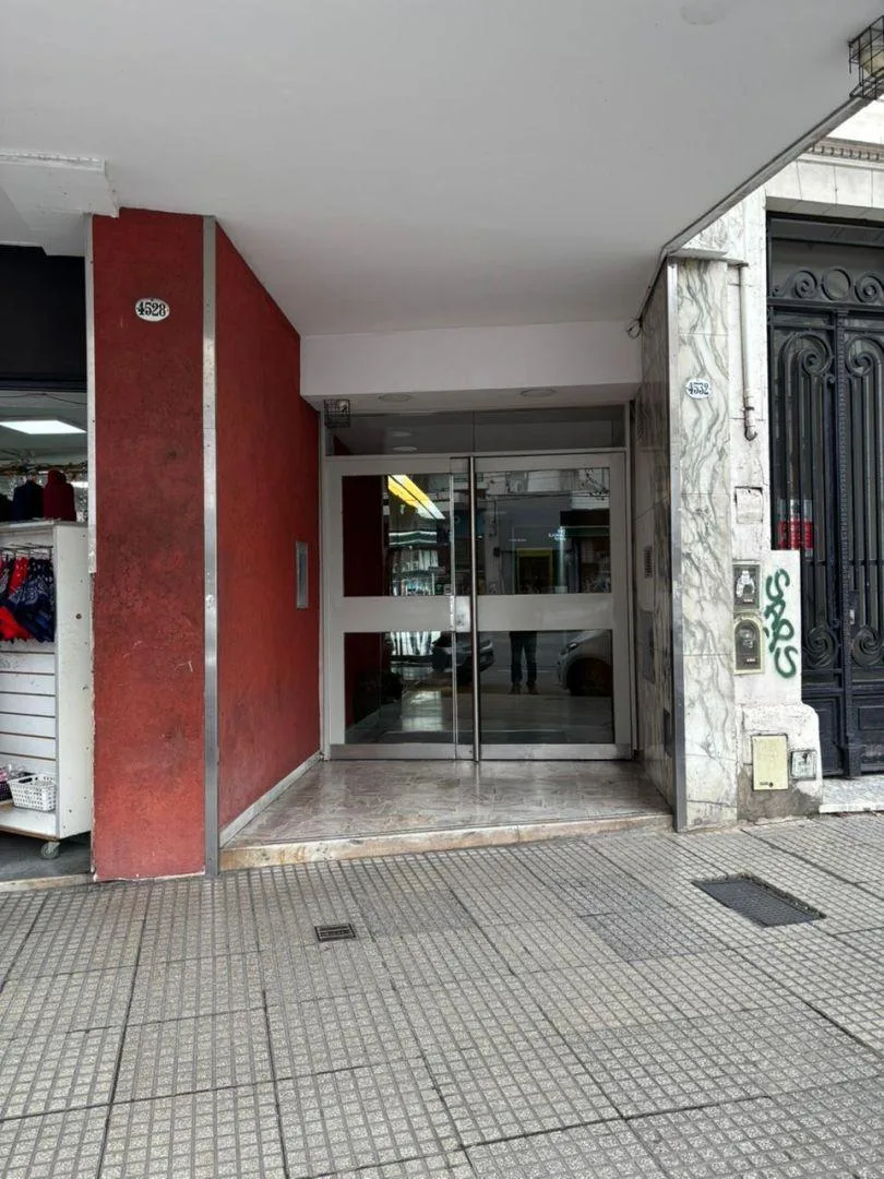 2 ambientes con balcón y AA