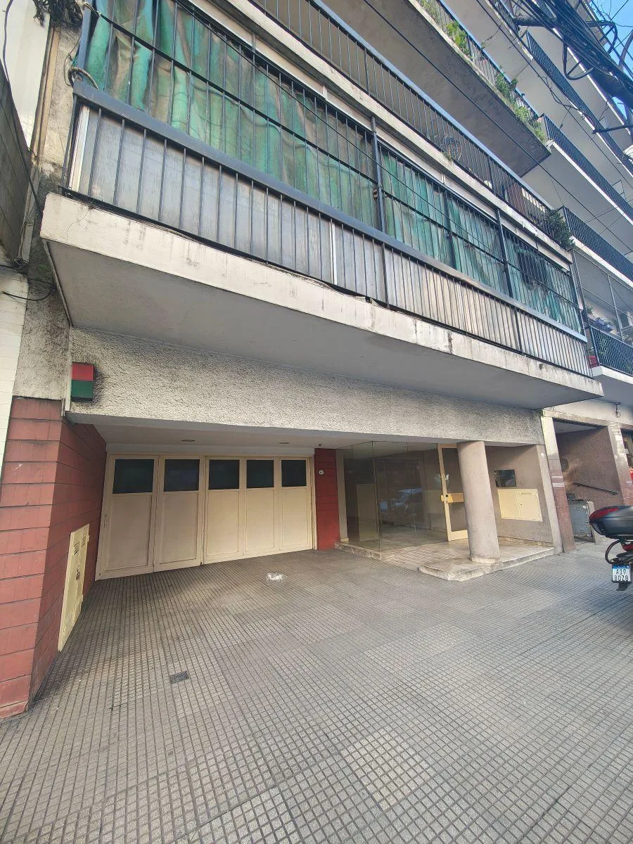 2 ambientes con balcón corrido