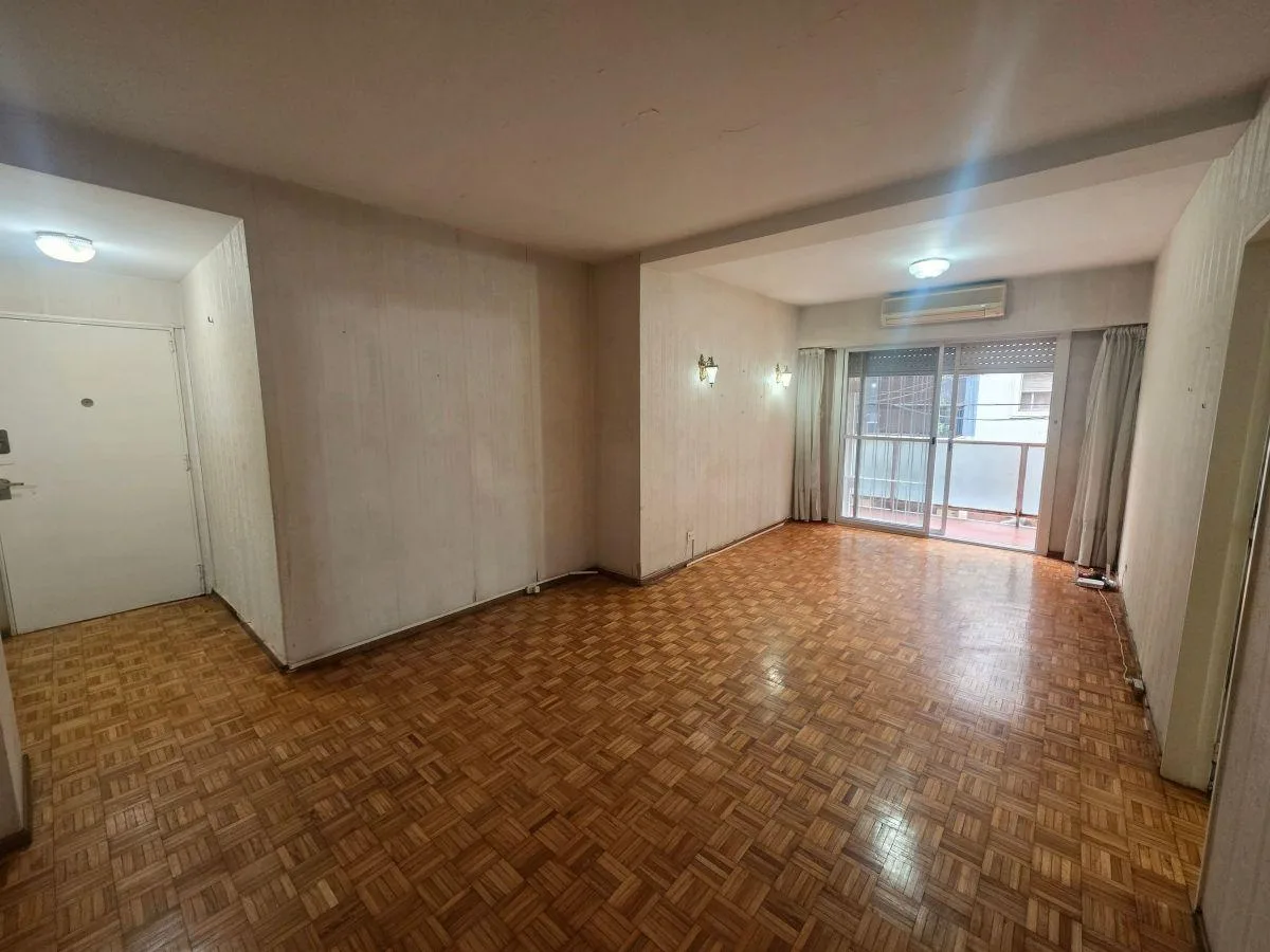 Belgrano con balcón y patio