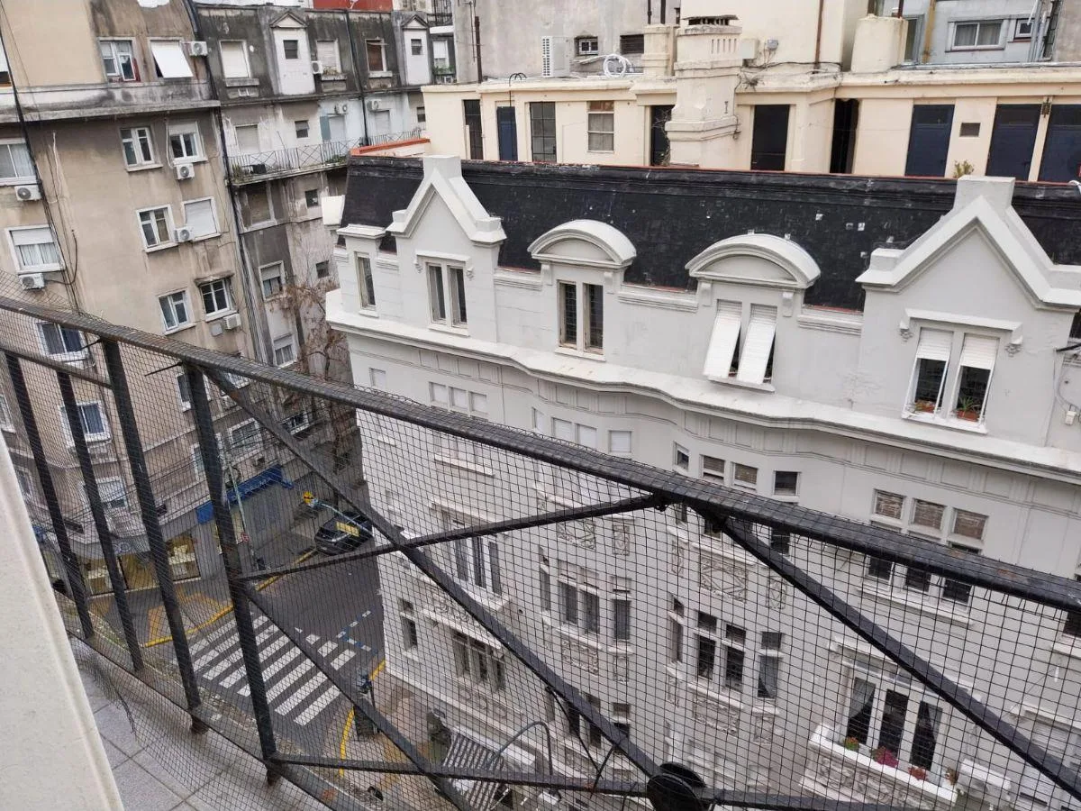 Departamento al frente con balcón