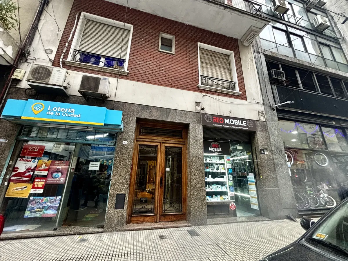 Monoambiente con balcón y AC