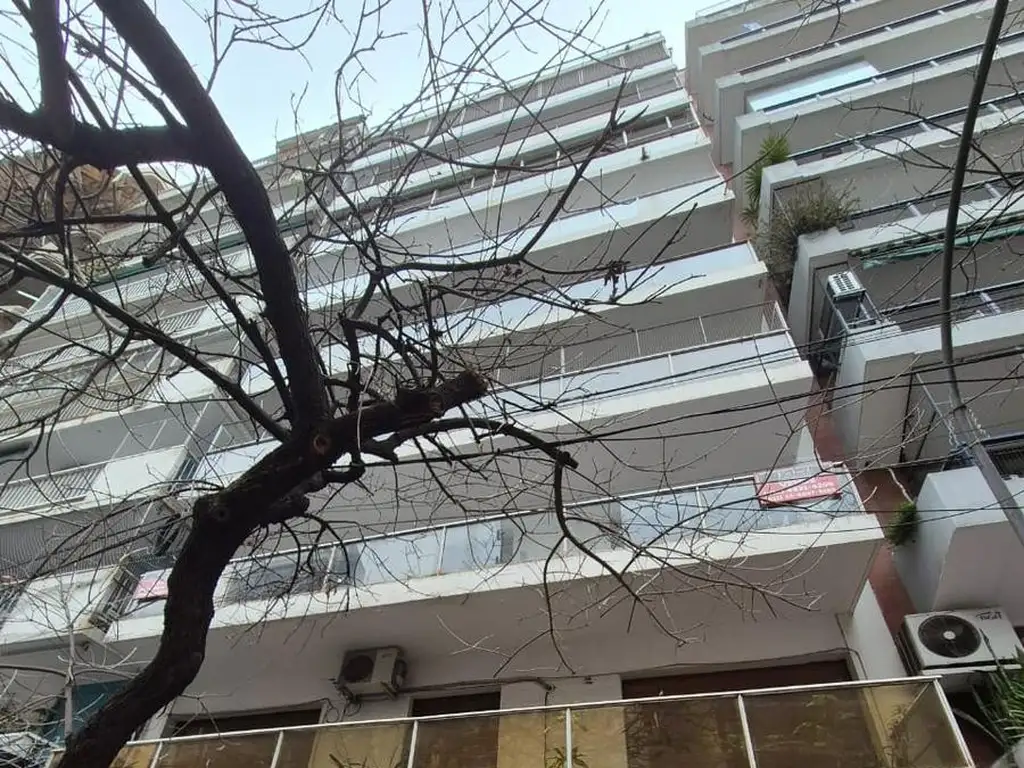 2 ambientes con balcón francés
