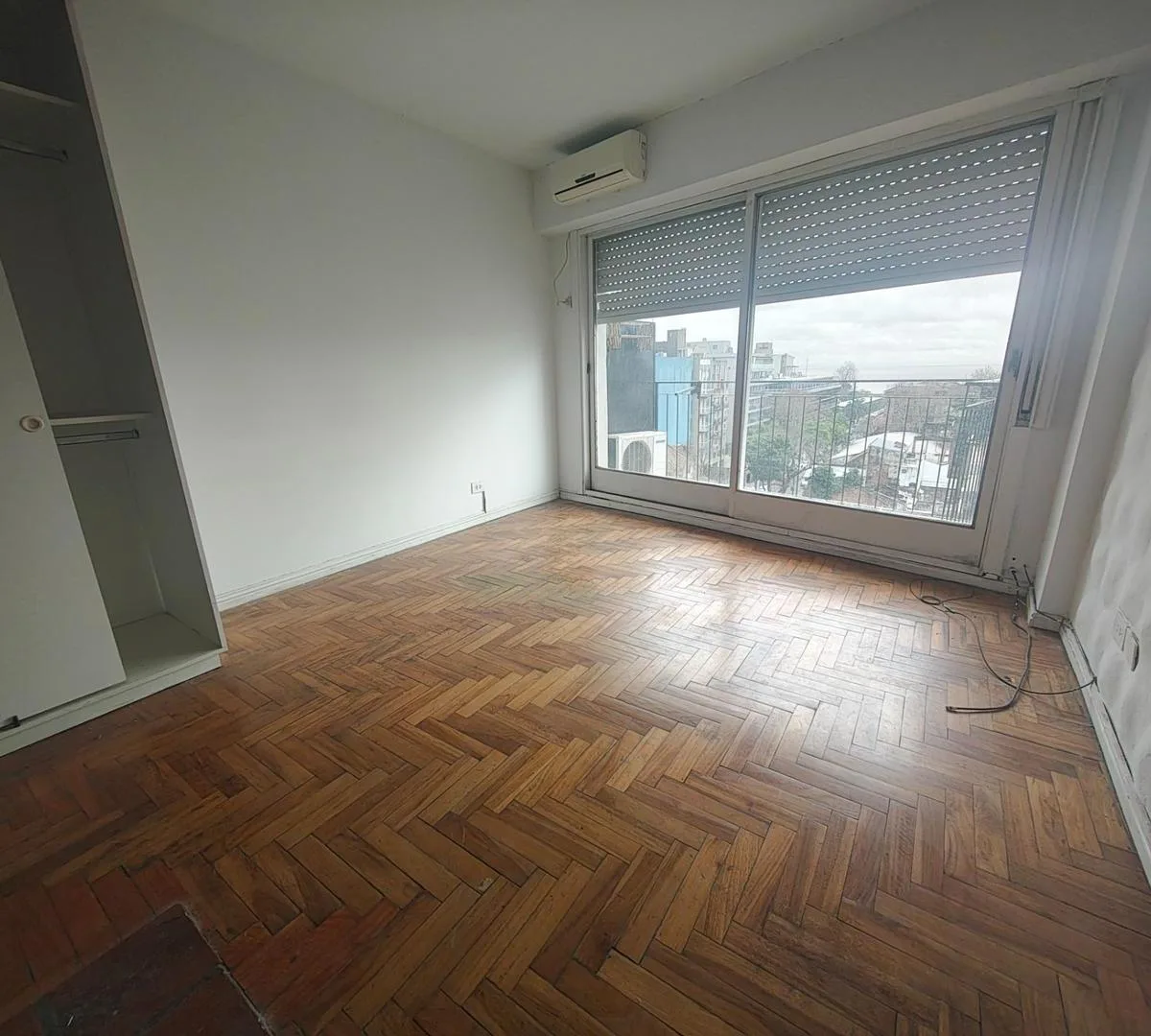 Monoambiente con balcón