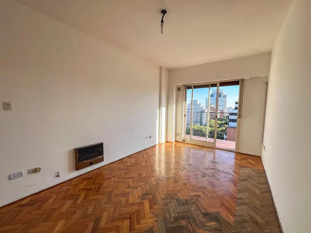 Departamento con balcón al frente