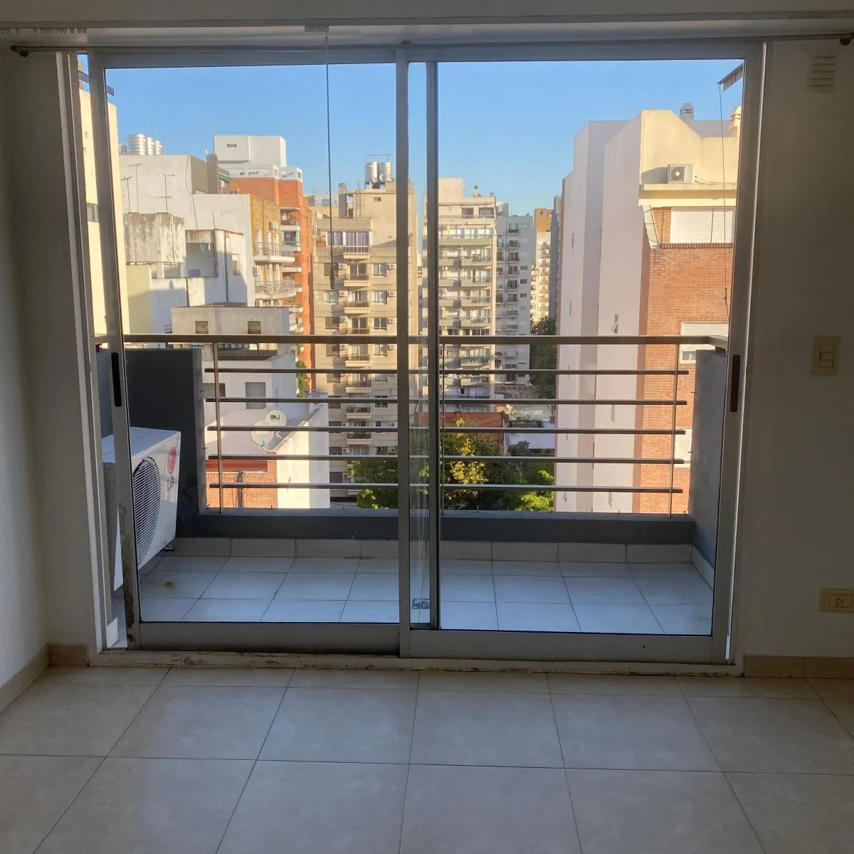 2 ambientes con balcón y cochera