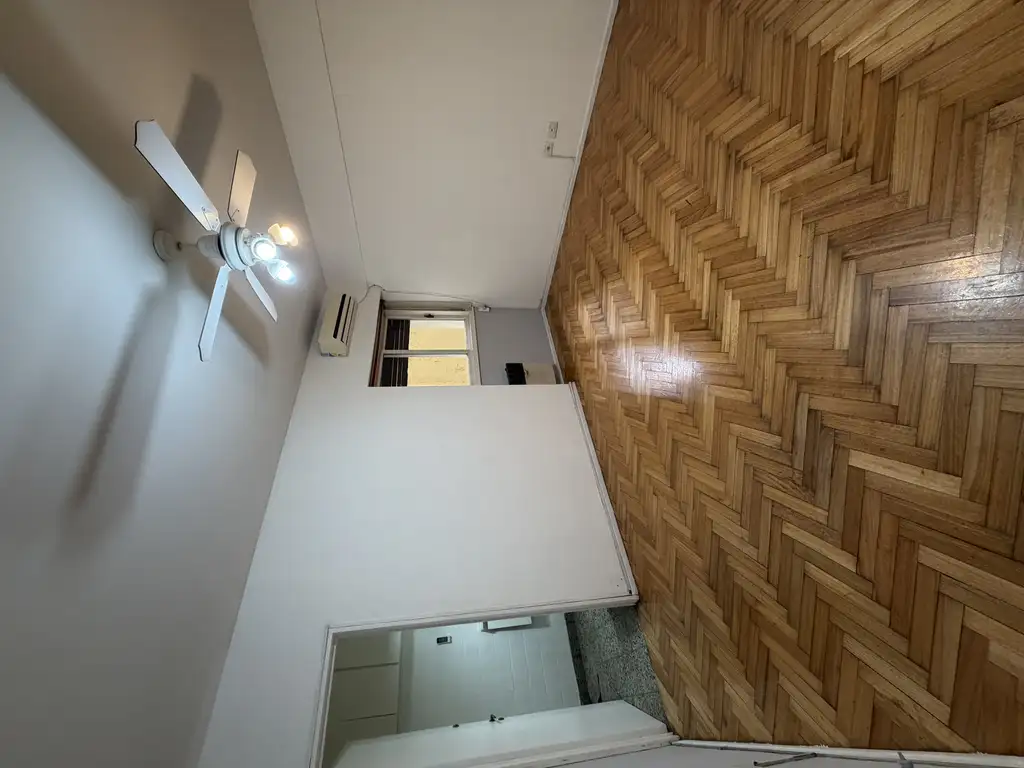 Departamento 2 ambientes con parquet