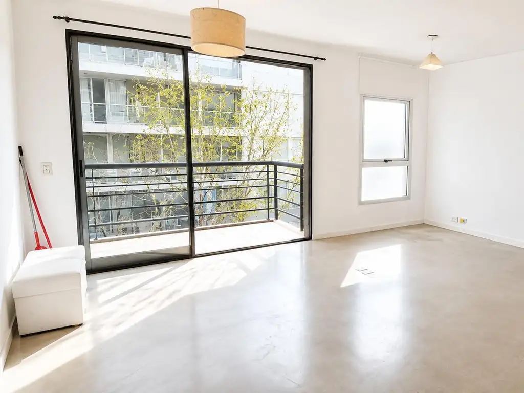 Monoambiente con balcón y amenities