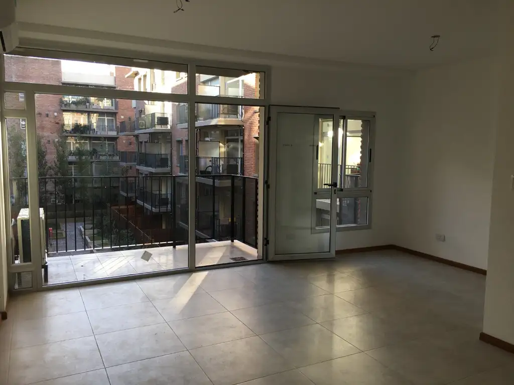 Gran ambiente con terraza y pileta