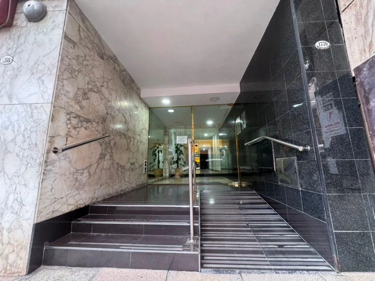 Monoambiente divisible con balcón