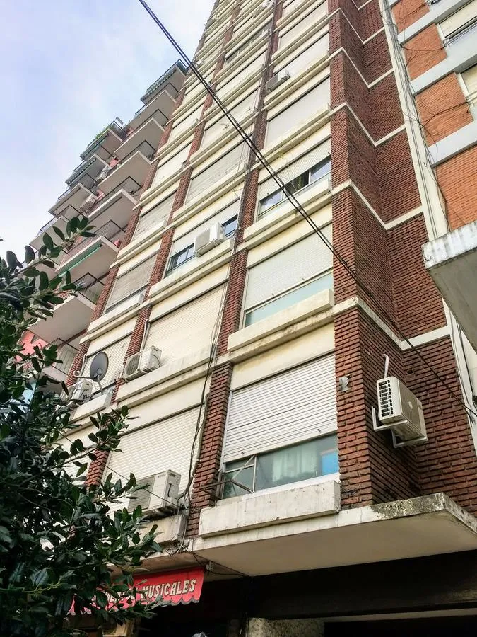 Vicente López - Amplio Y Luminoso Departamento Sobre Av. Maipú!