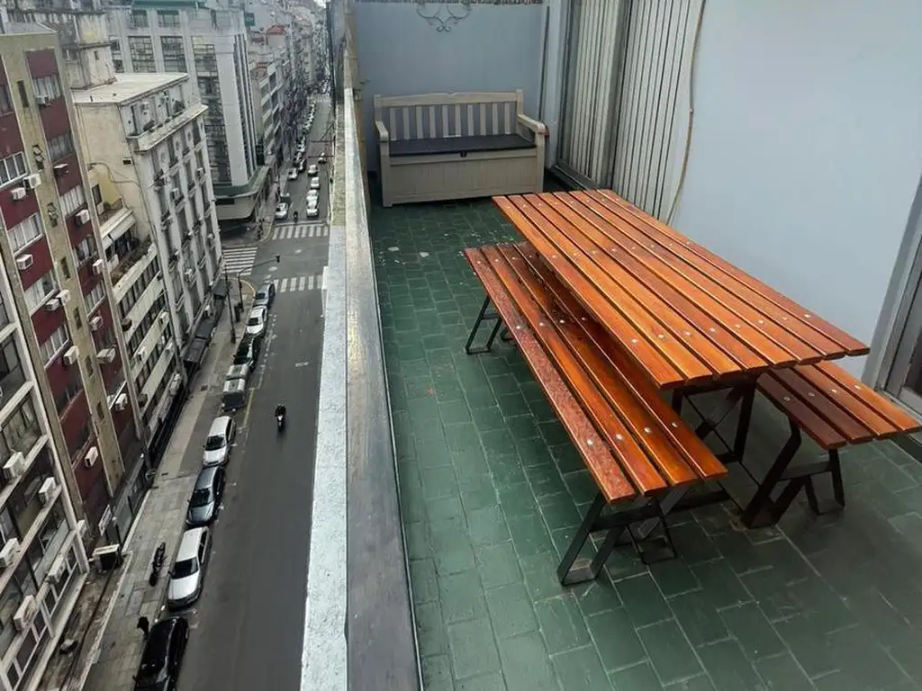 Departamento con balcón terraza