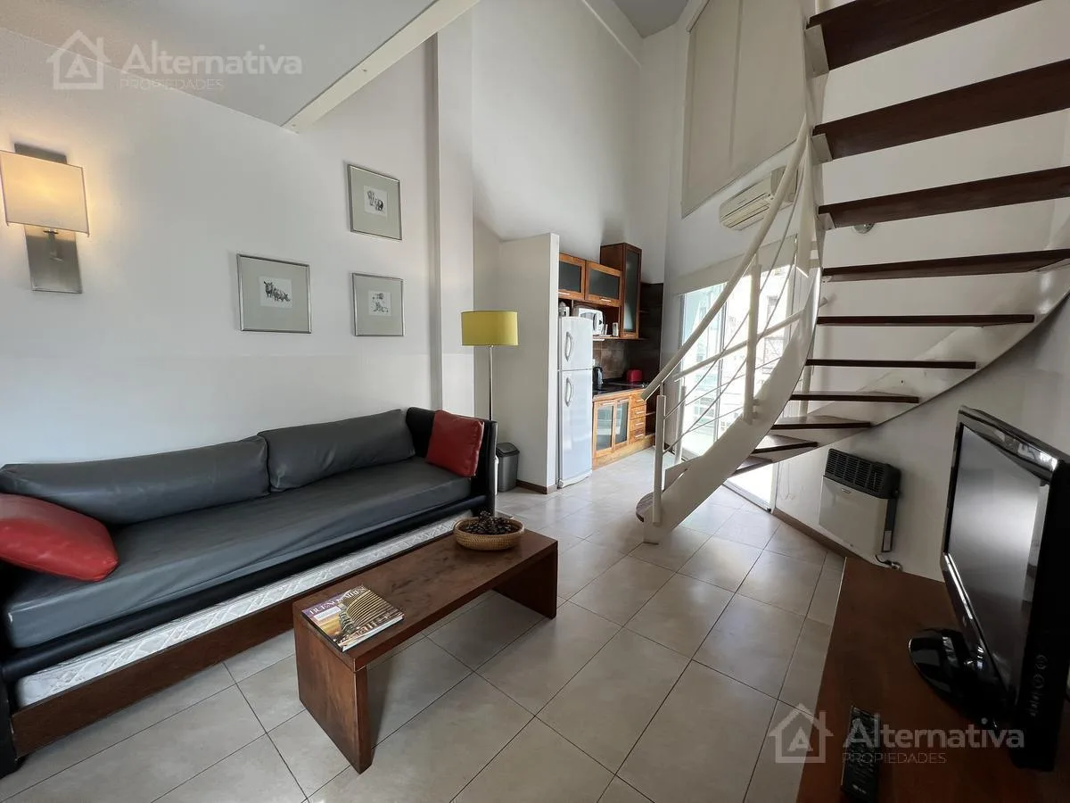Duplex con balcón y SUM