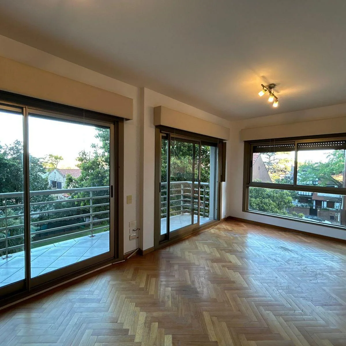 Alquiler Departamento en La Lucila 3 Ambientes con Cochera