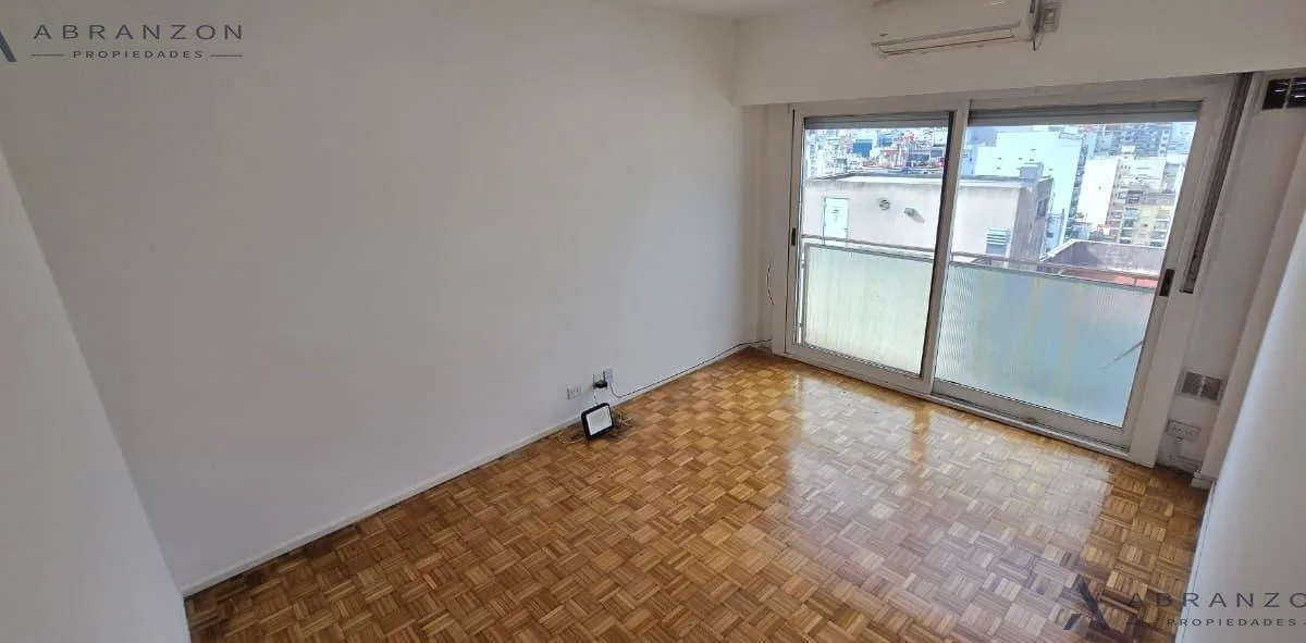 Departamento en Almagro con balcón francés