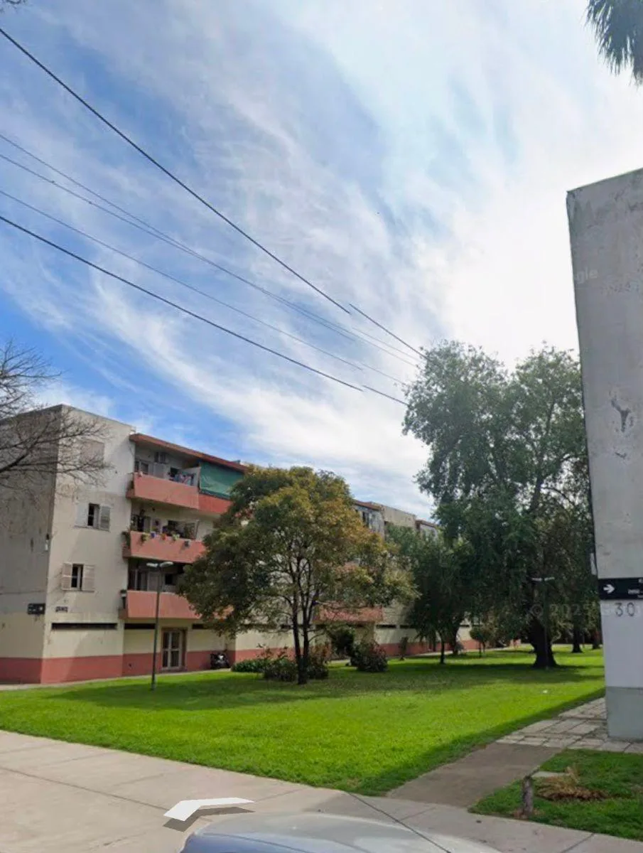 2 dormitorios con balcón