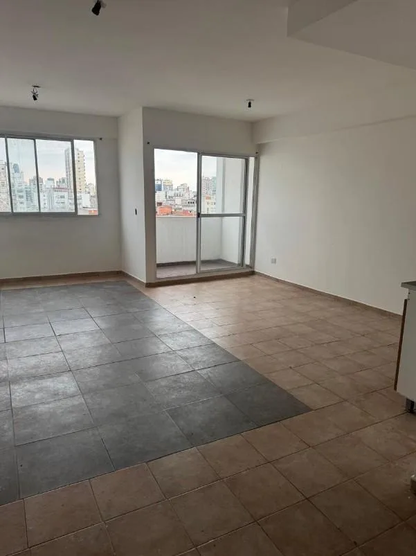 Monoambiente con balcón y seguridad 24hs