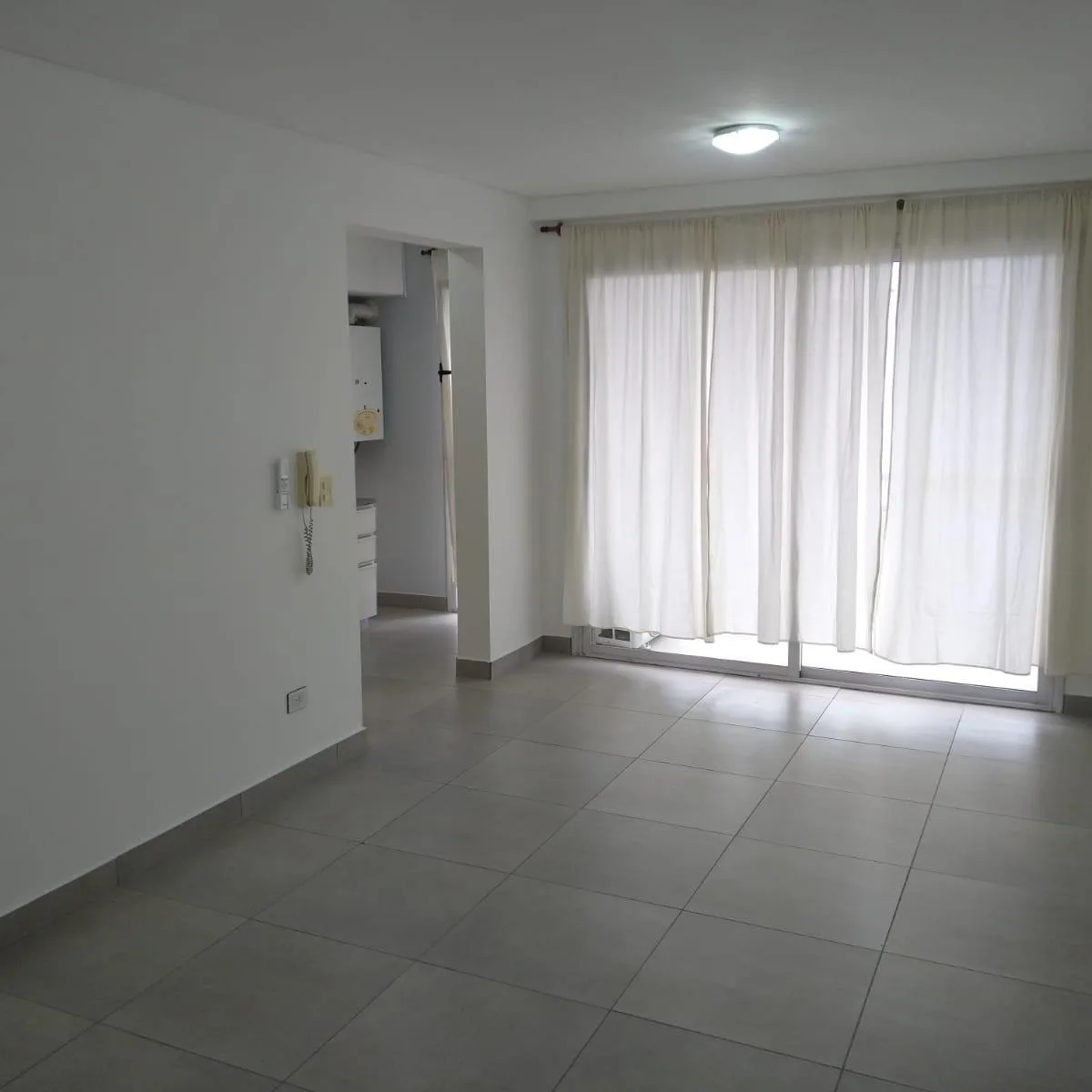 Departamento con balcón y AC