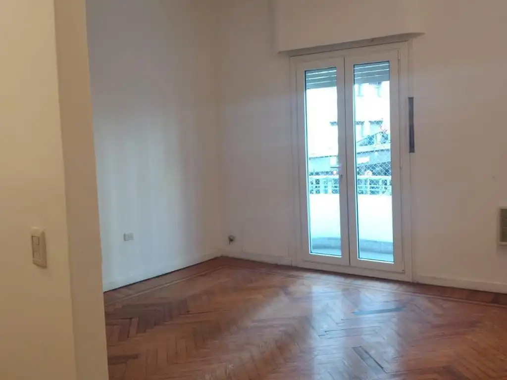 Apartment with balcony on Corrientes