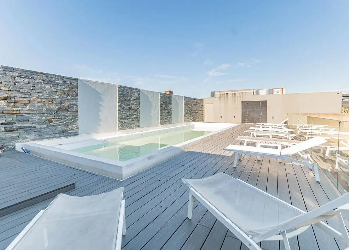 Monoambiente con balcón y amenities