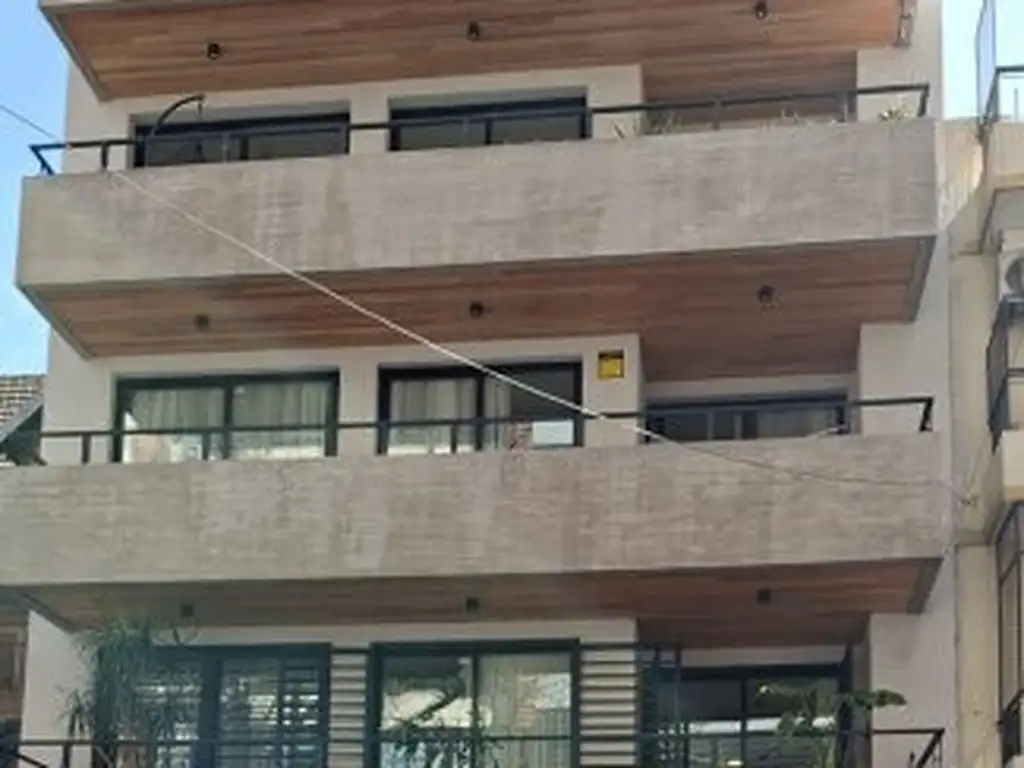 Monoambiente con balcón y parrilla