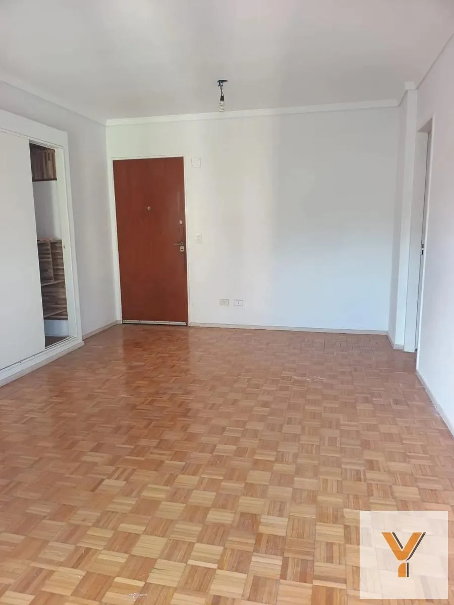 Monoambiente con balcón