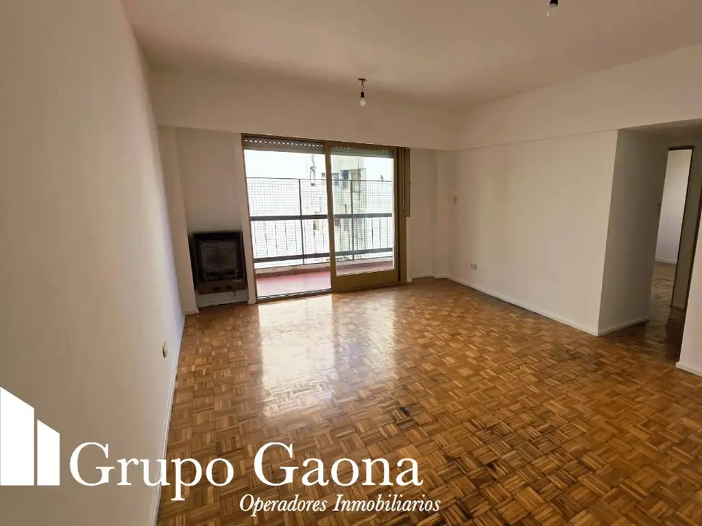 Departamento con balcón corrido