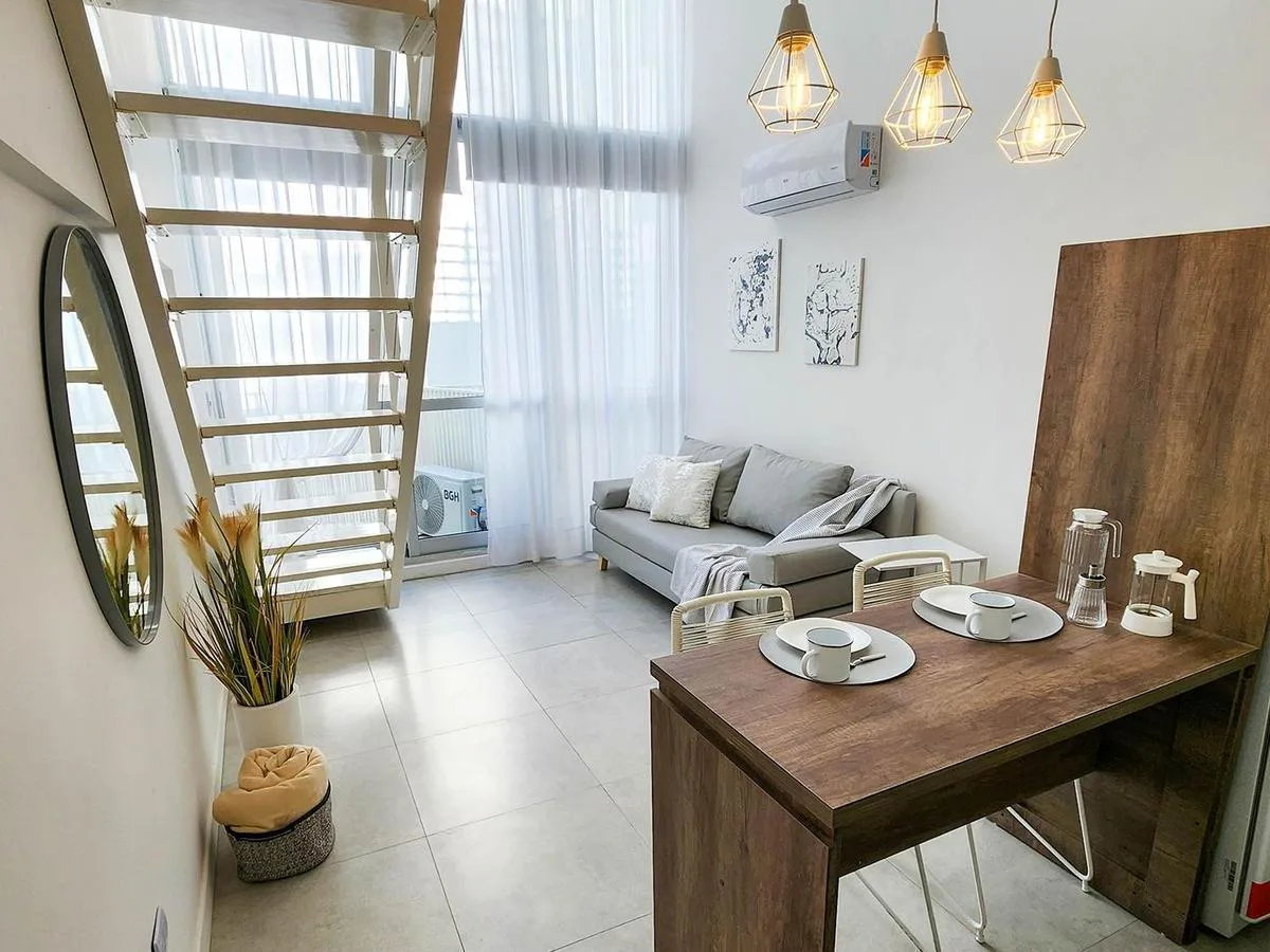 Duplex con balcón y terraza