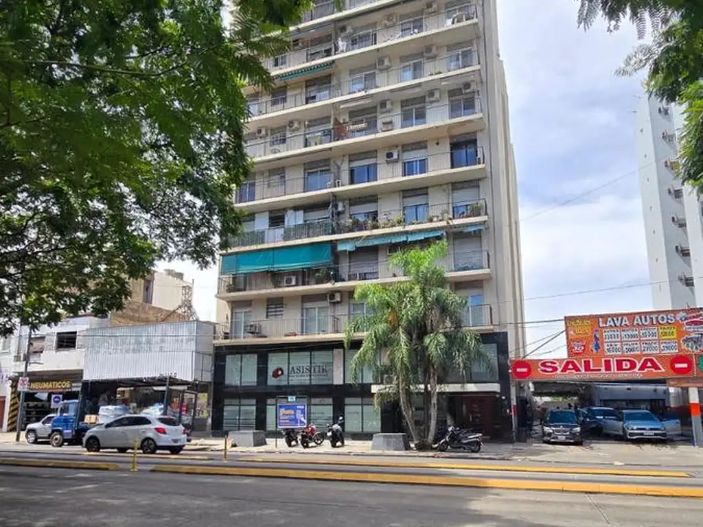 Monoambiente con balcón francés
