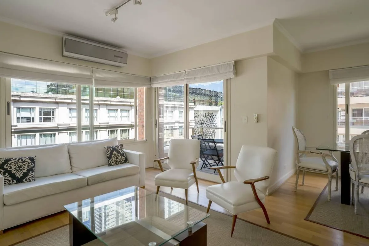 Departamento amoblado en esquina