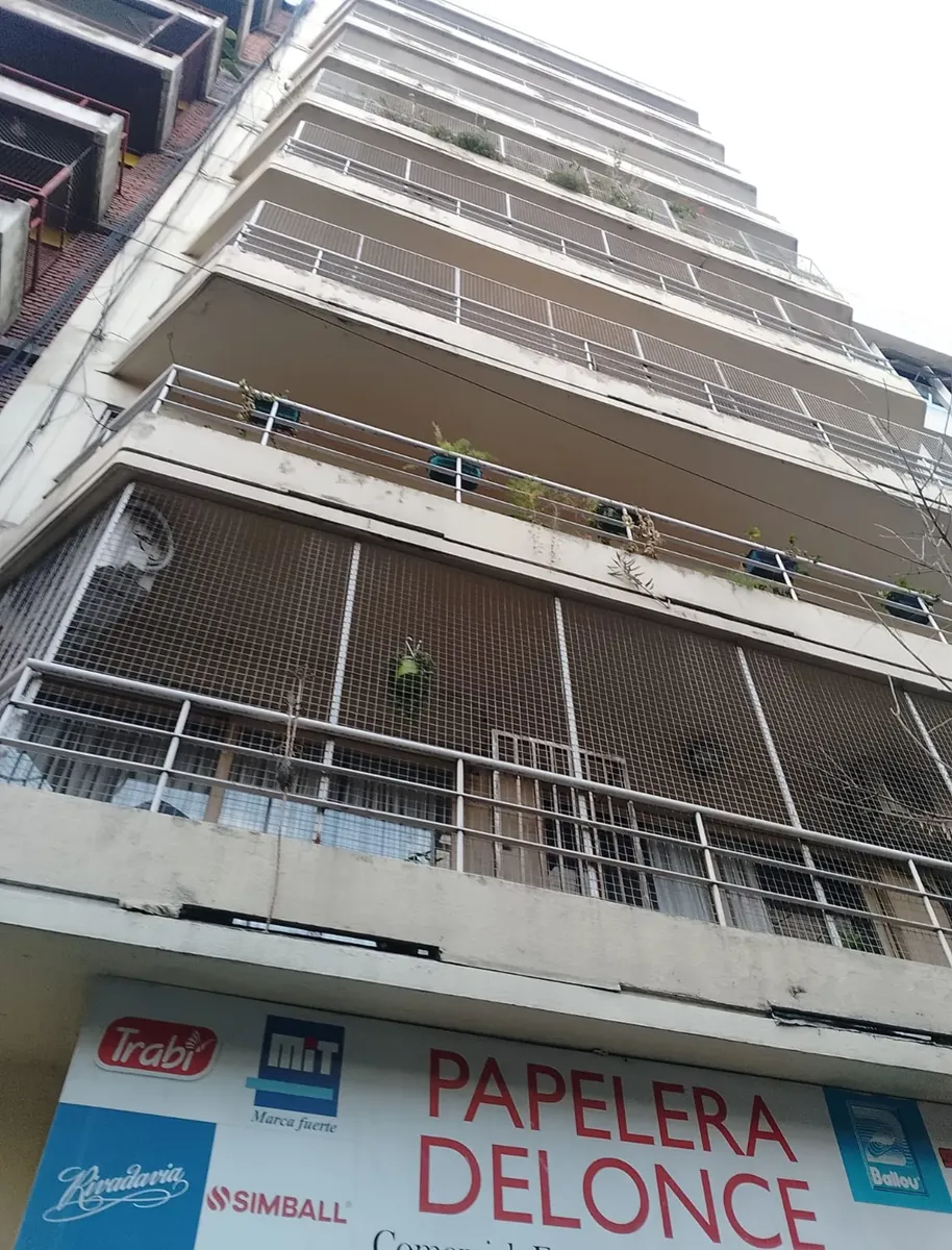 2 ambientes con balcón en Balvanera