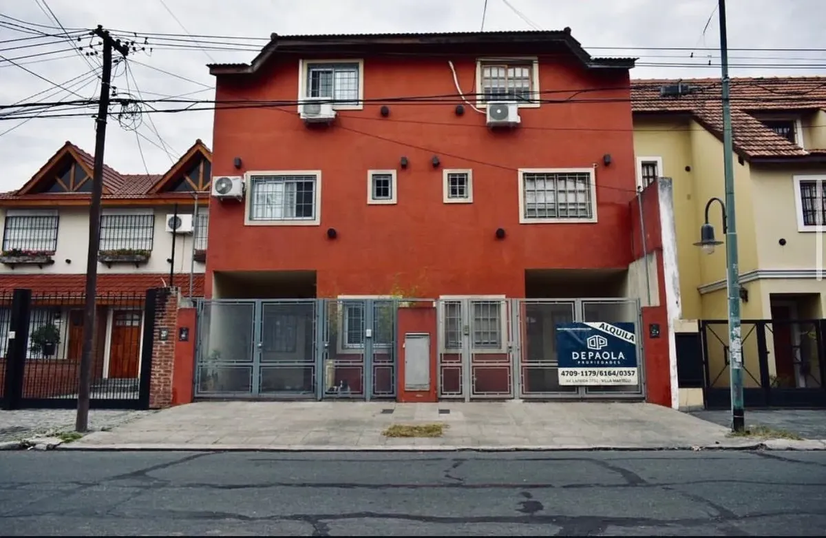 Casa dúplex con patio y parrilla