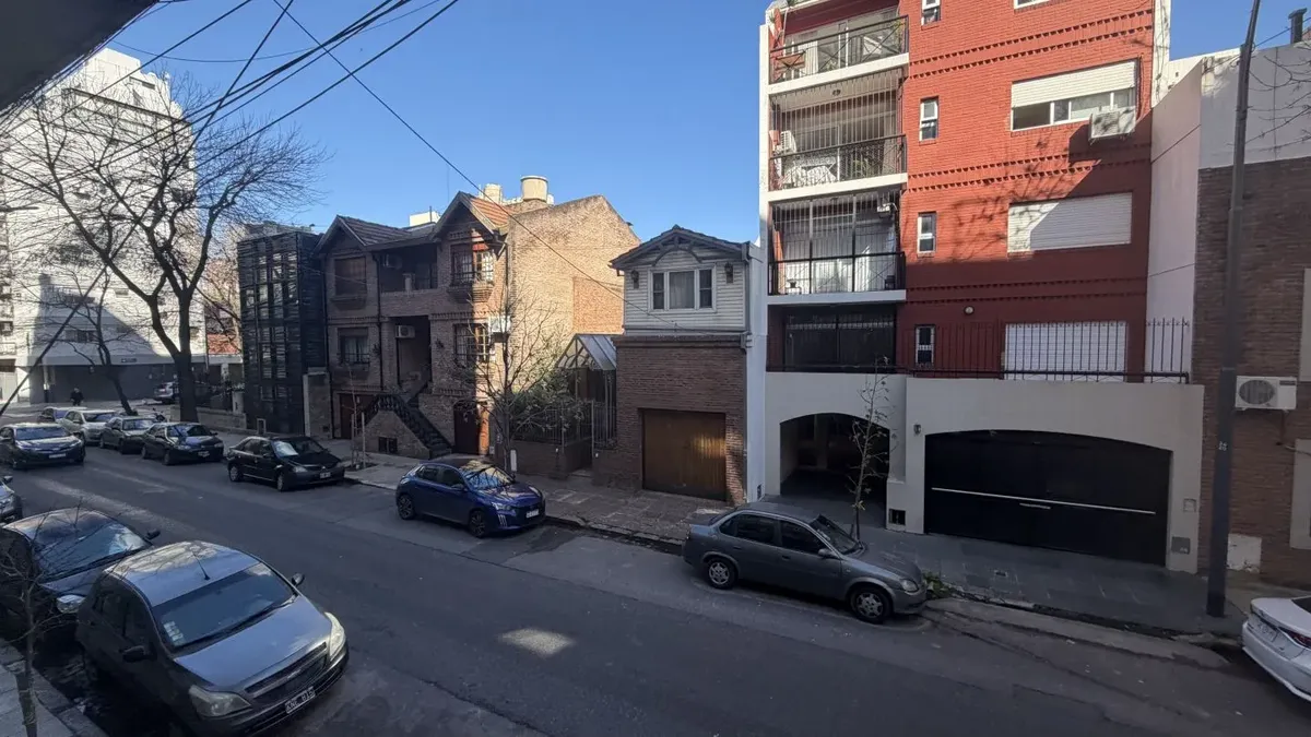 Monoambiente divisible con balcón francés