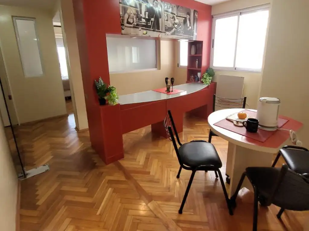 Departamento con balcón y king