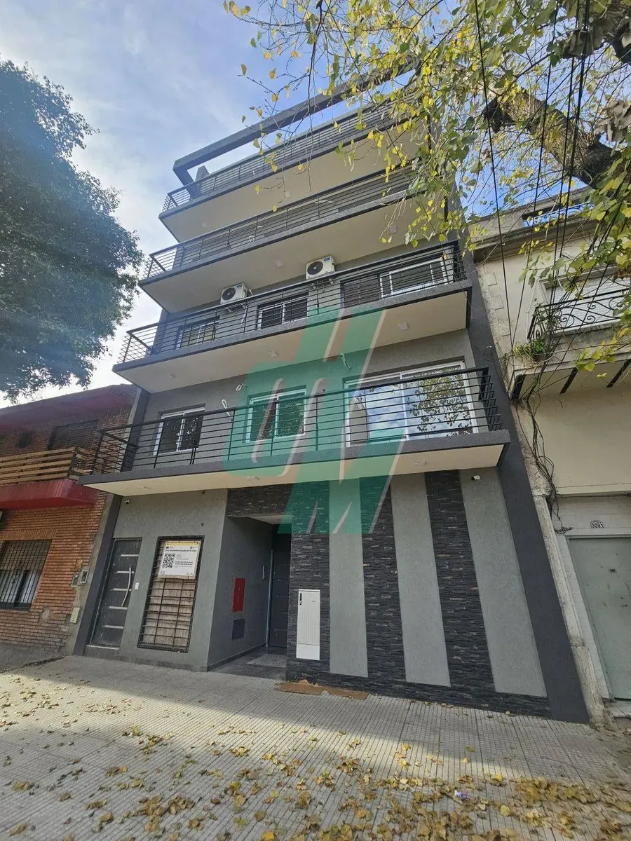 3er piso con balcón