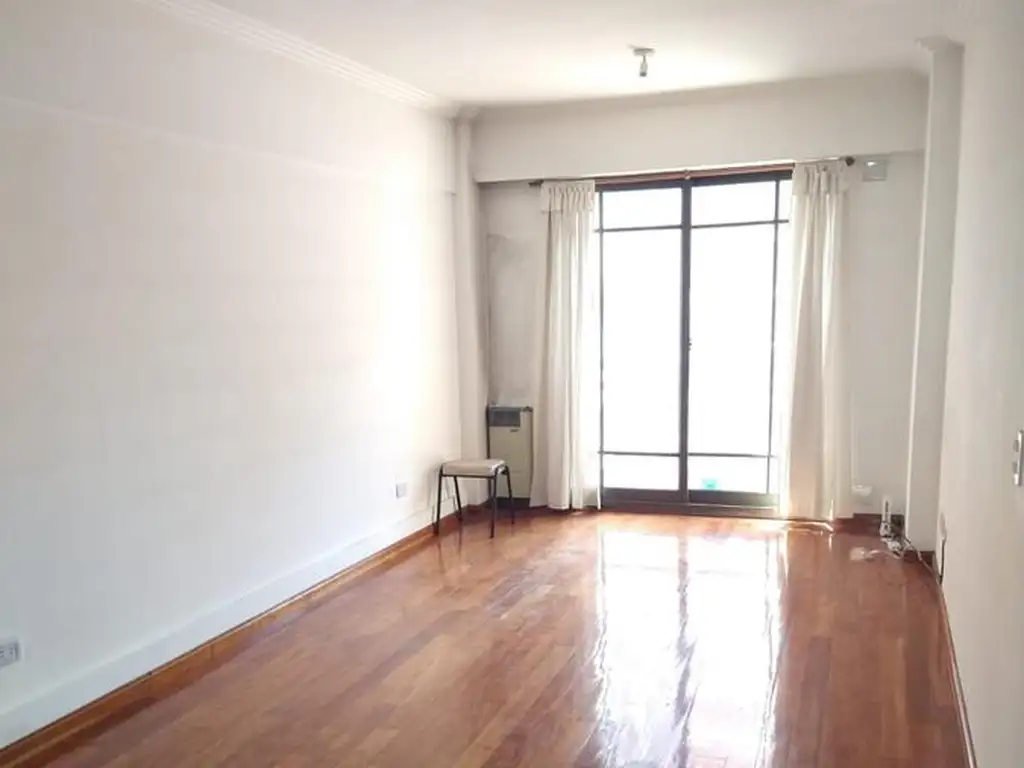 Monoambiente con balcón en Caballito