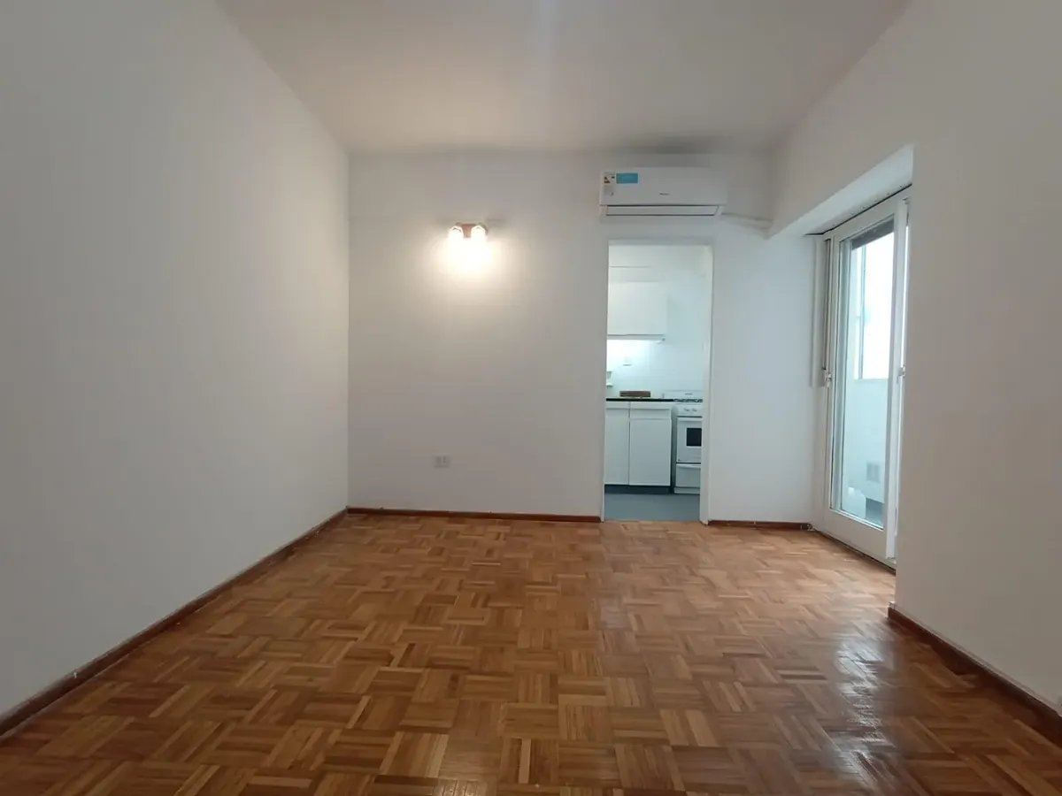 2 ambientes con balcón cubierto