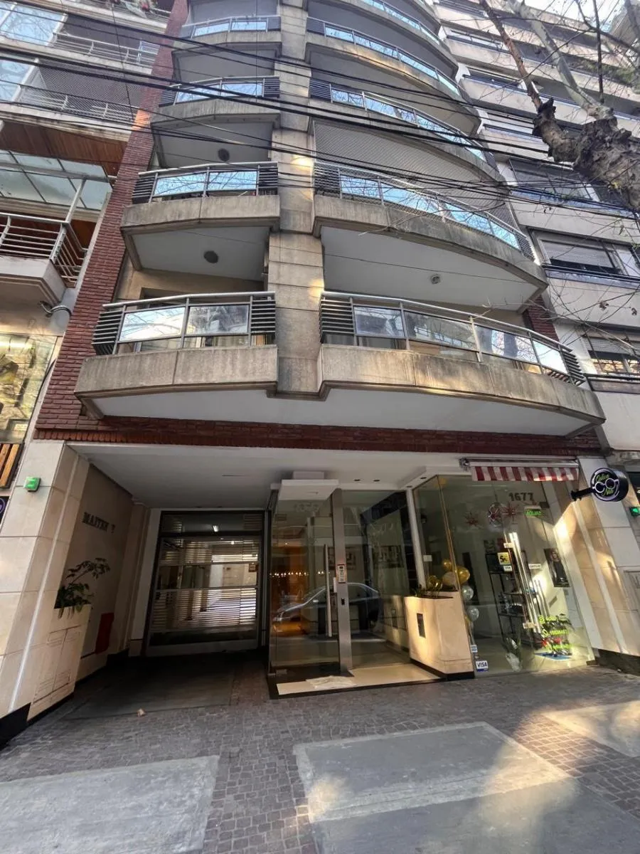 Monoambiente con balcón al frente